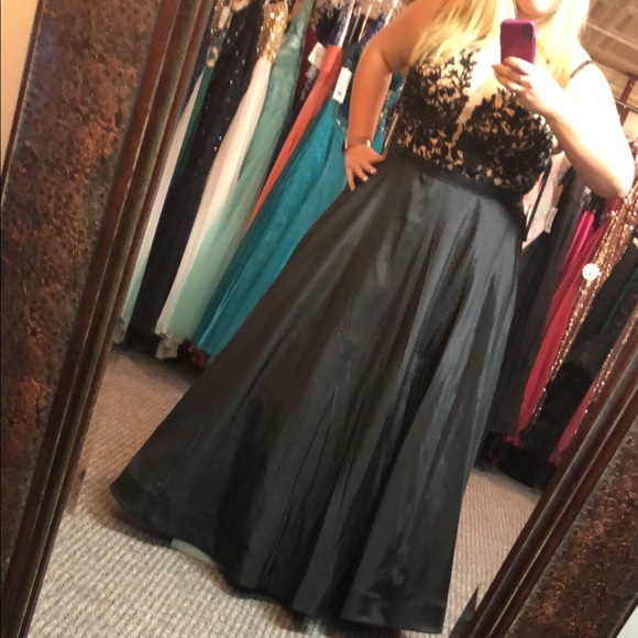 Sherri Hill Dresses & Skirts - Prom dress